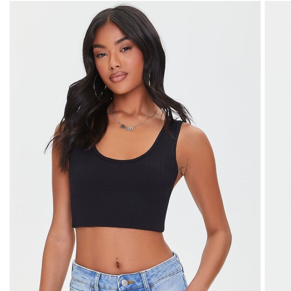 Pretty Little Thing Ribbed Knit Crop Top in Black